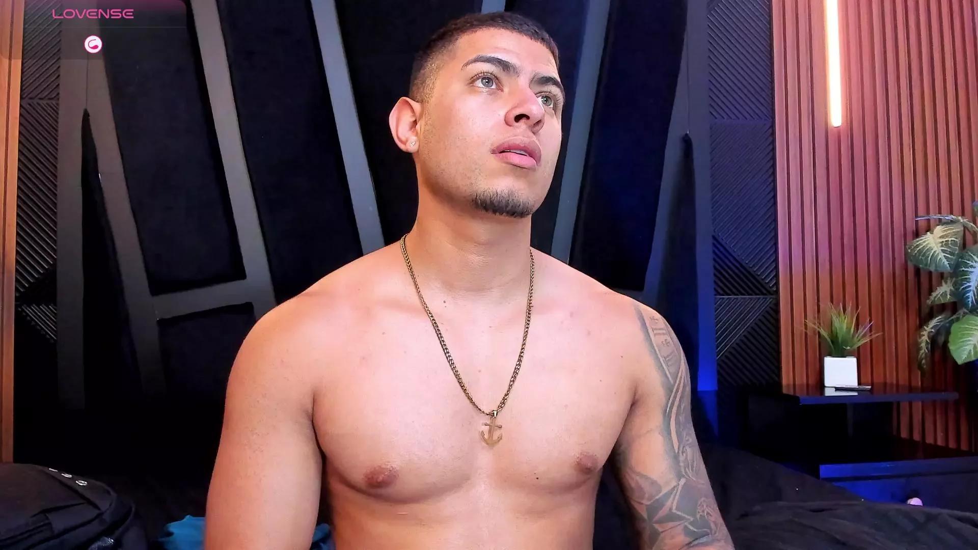 Offline marco_garciia_ on Cam4