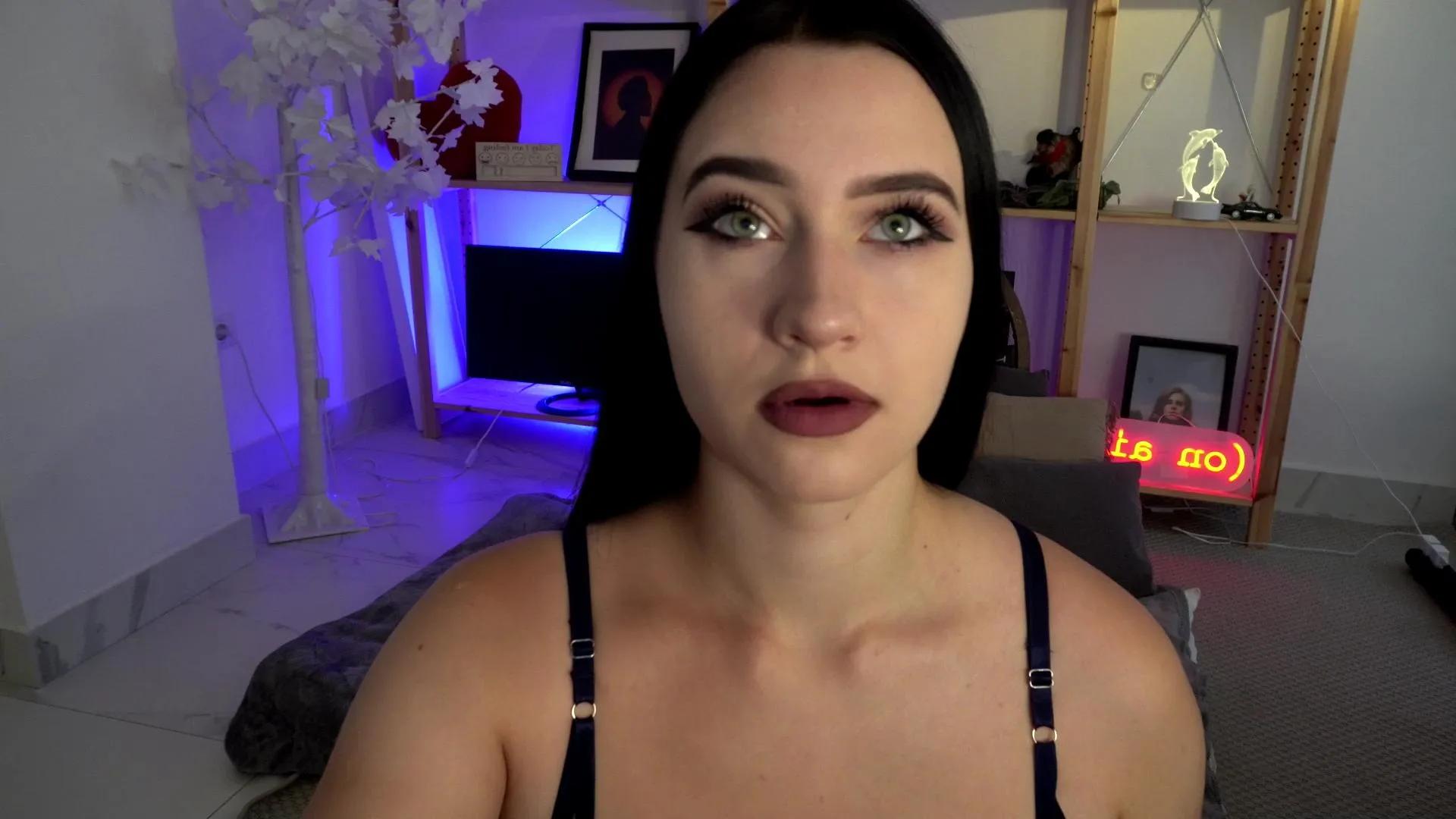 Offline MaryLories on Cam4