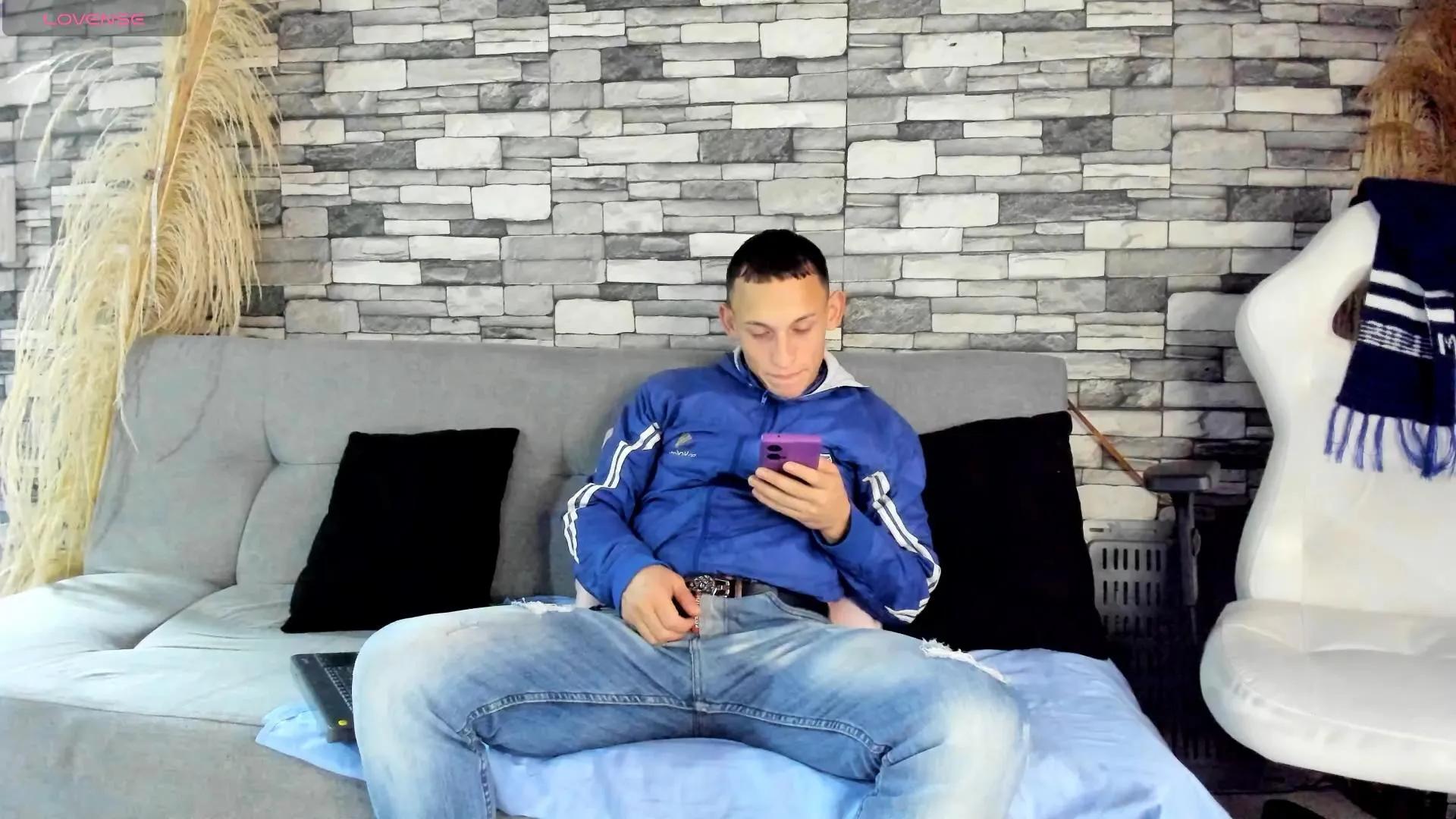 Offline Masterblue_hot on Cam4