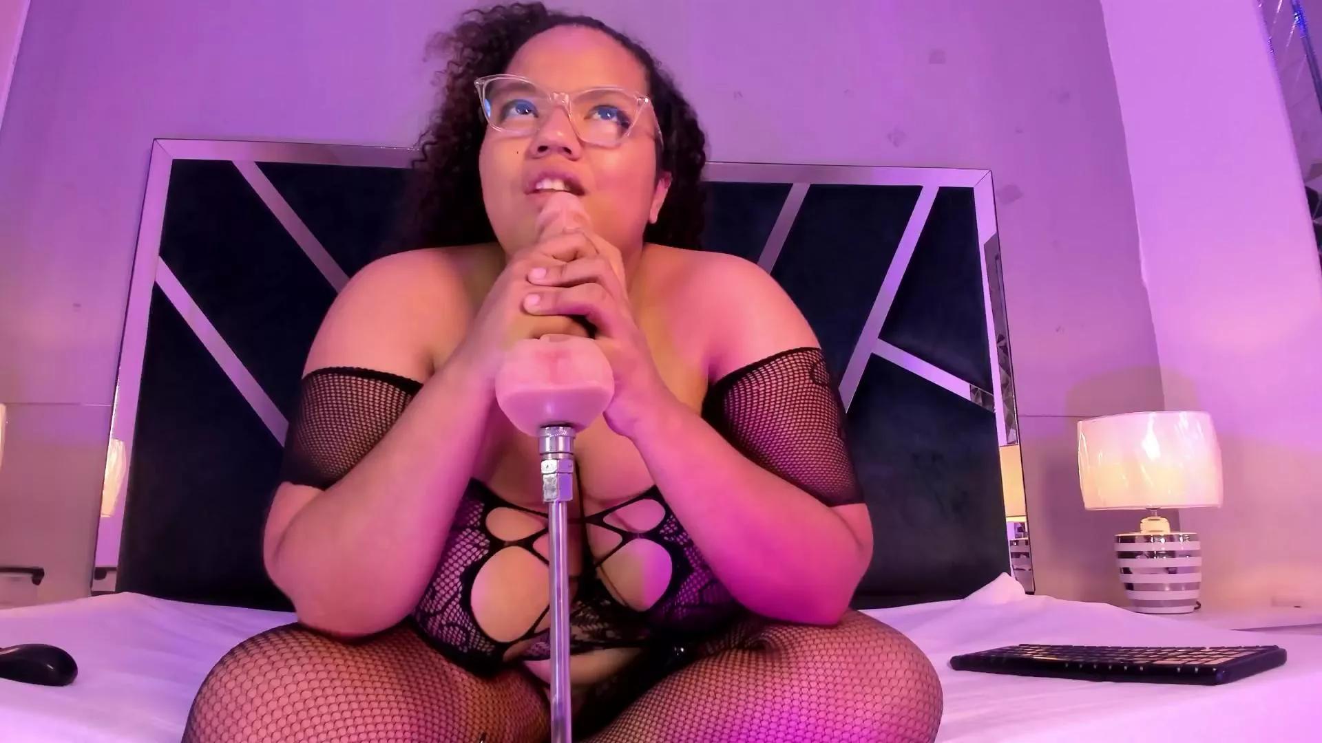 Offline MhiaRey on Cam4