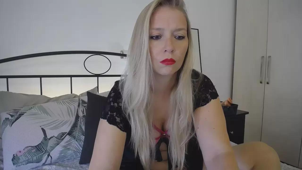 Offline Michelina87 on Cam4