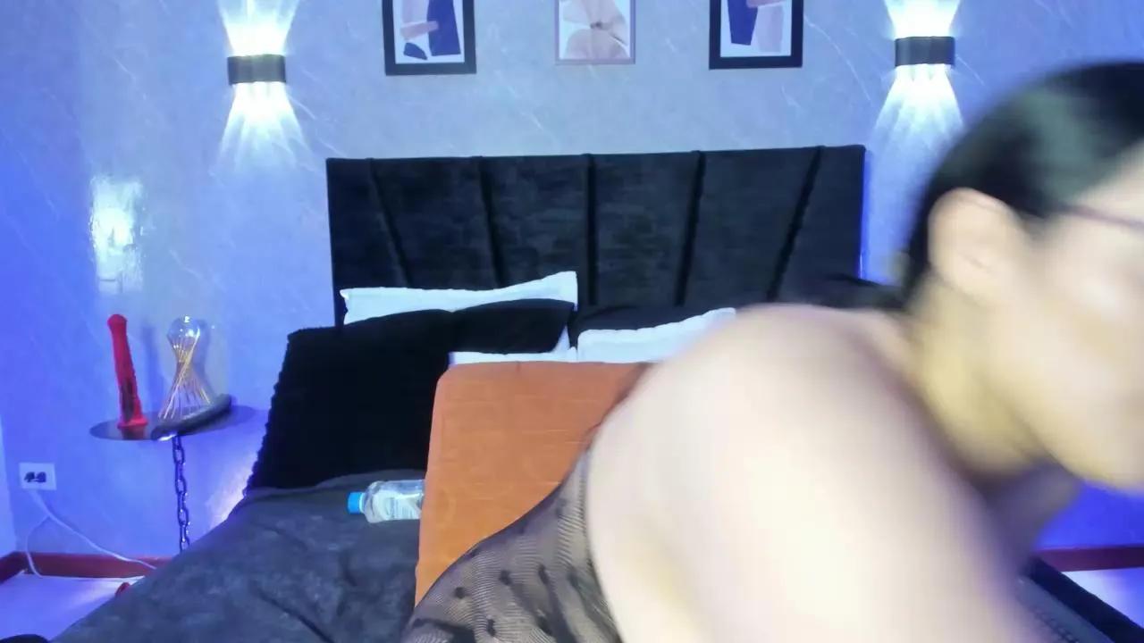 Offline MichellMonet on Cam4