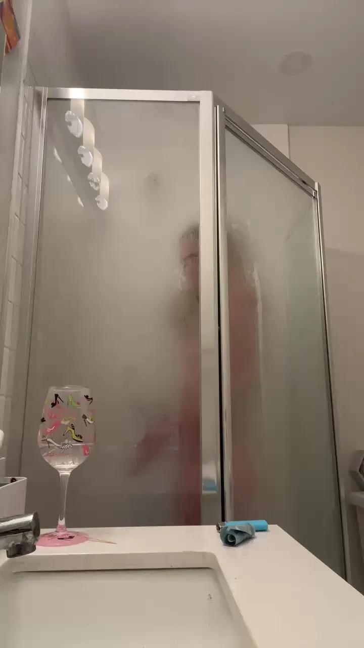 Offline miss_itty_bitty on Cam4