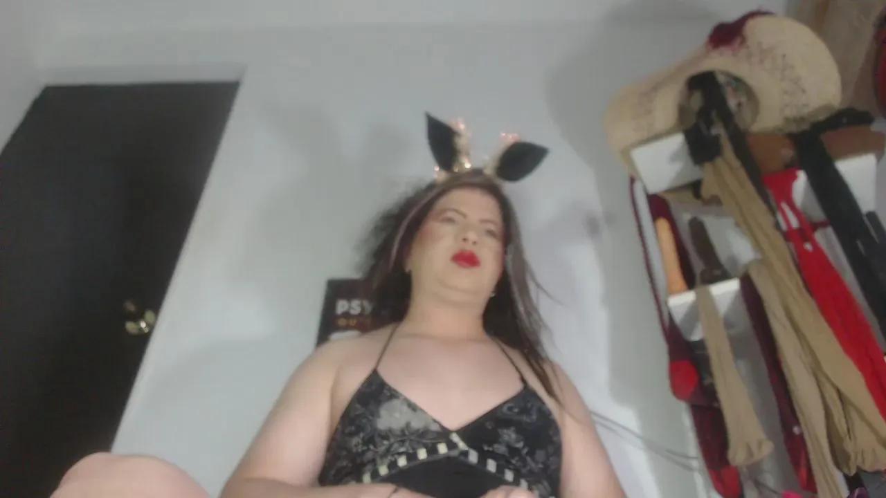 Offline MistressEmeramt on Cam4