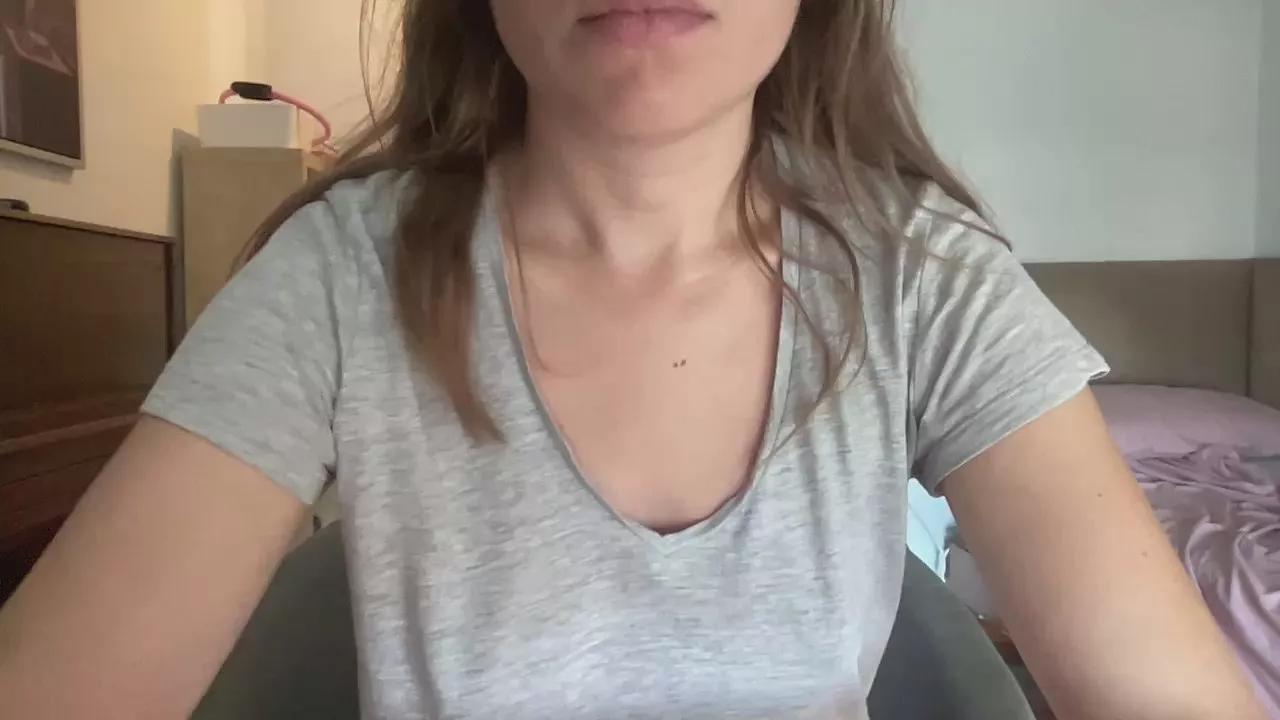 Offline monella2004 on Cam4