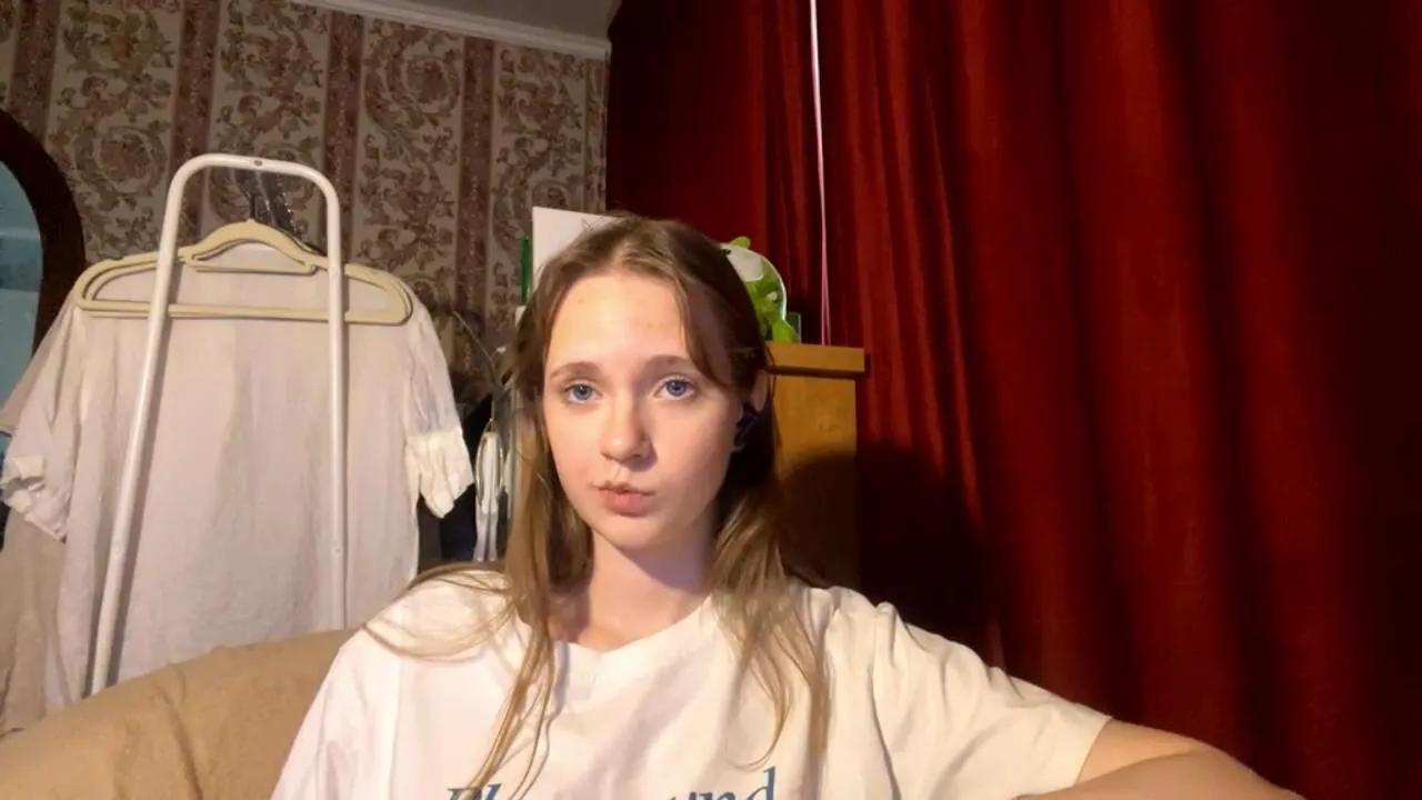 Offline MyrtisMcclard on Cam4