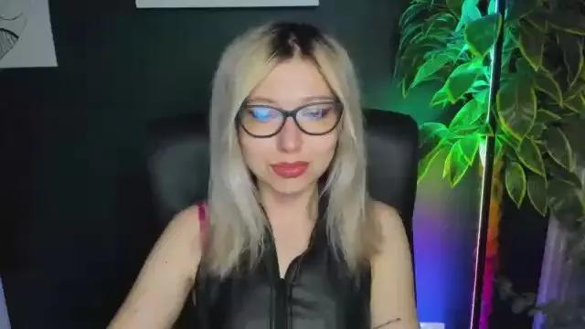 Offline niceHEIDI on Cam4