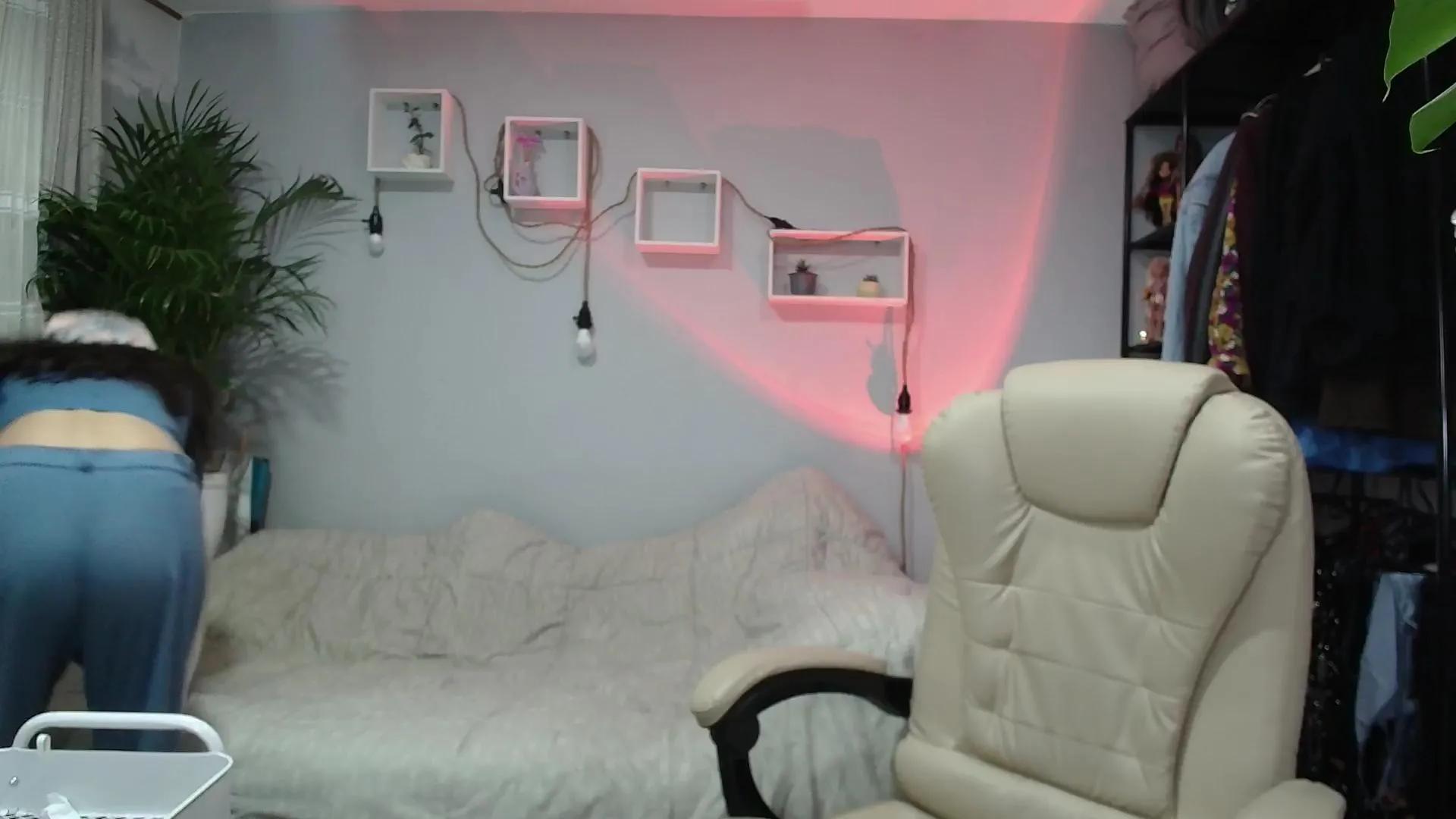 Offline NicoleLpz on Cam4