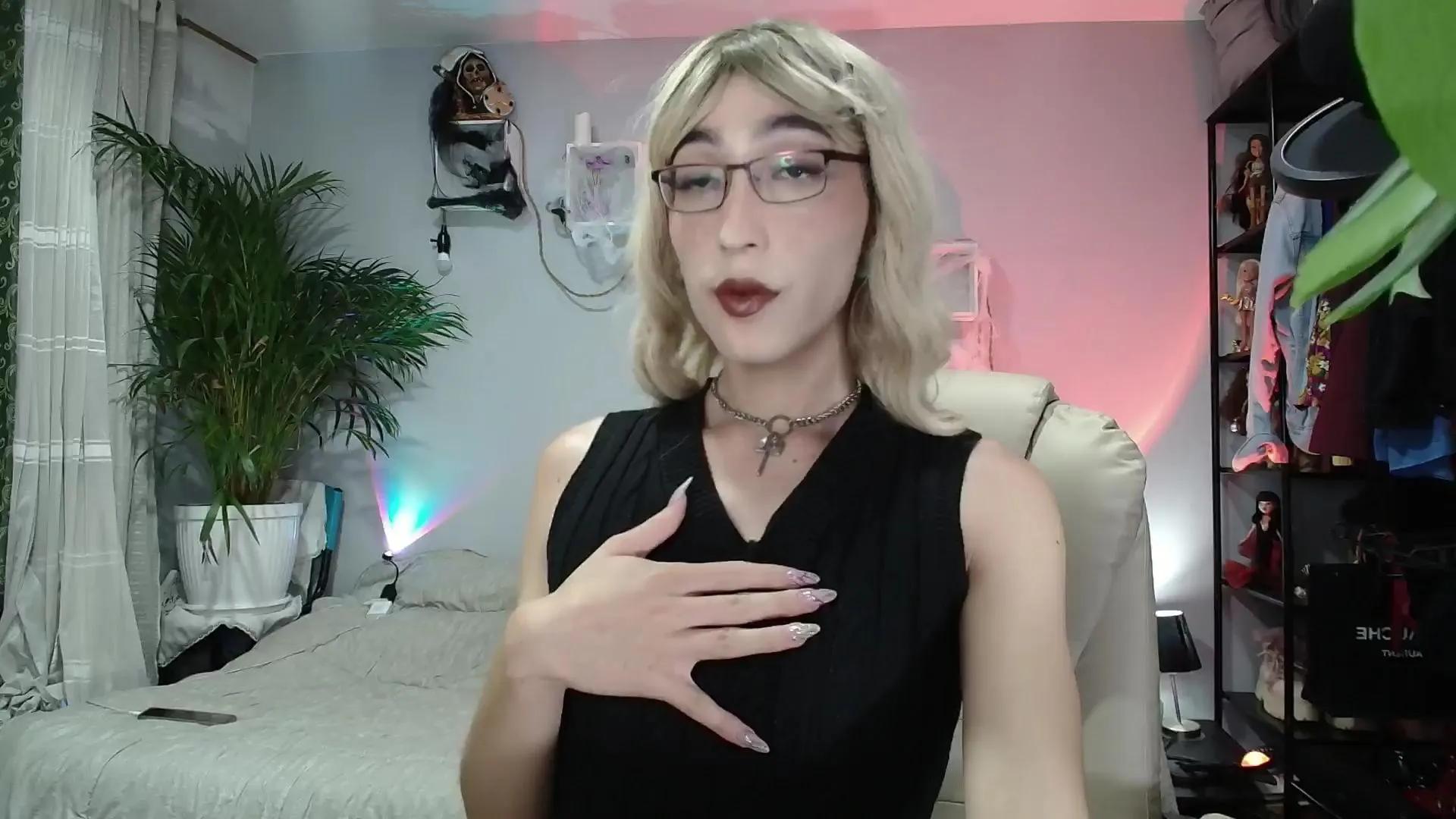 Offline NicoleLpz on Cam4