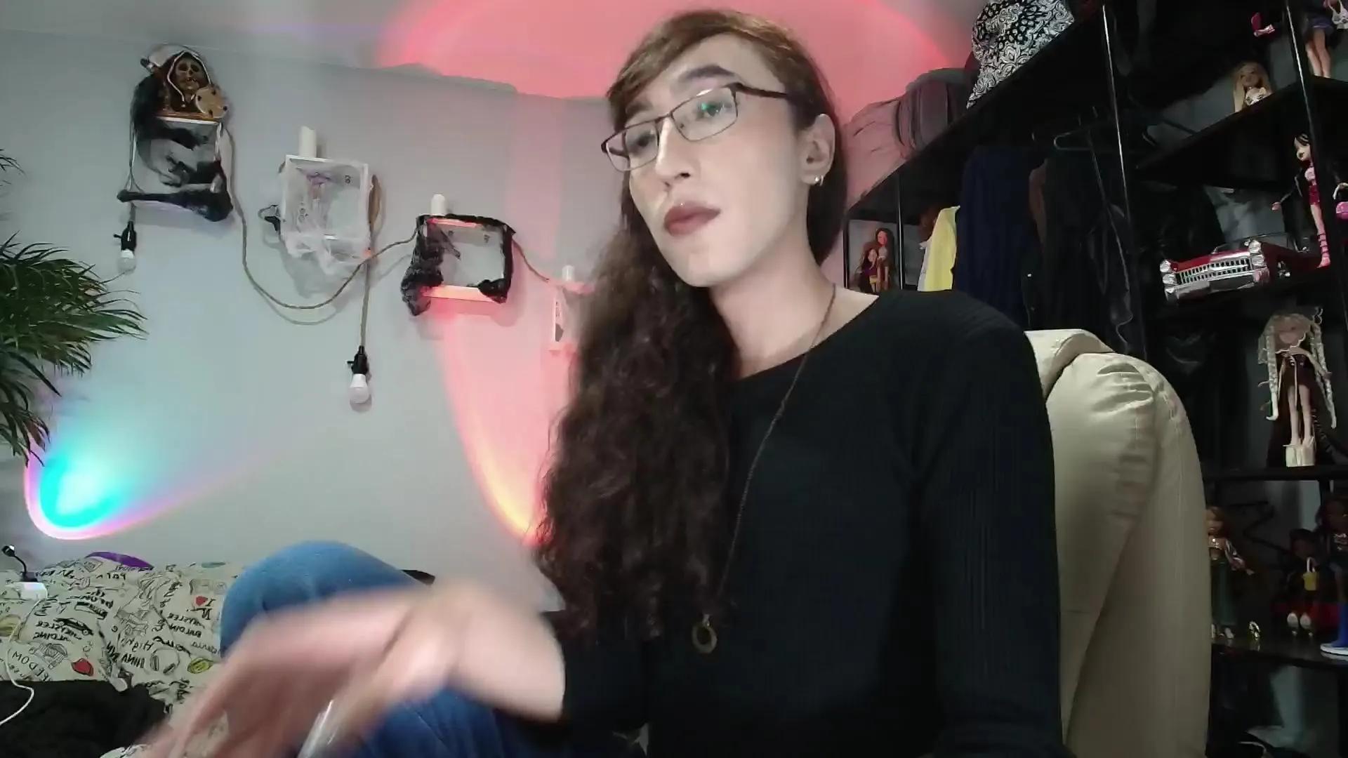 Offline NicoleLpz on Cam4