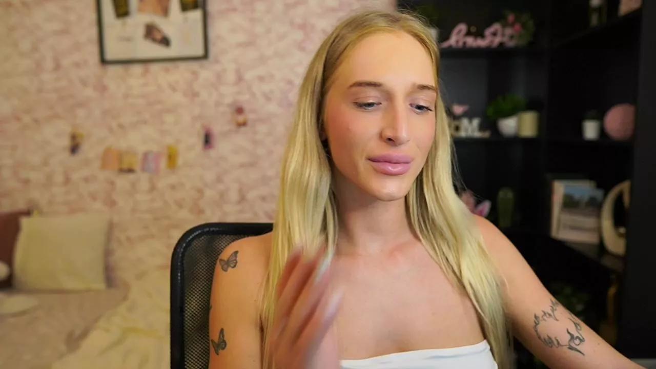 Offline Nicolette__Shea on Cam4