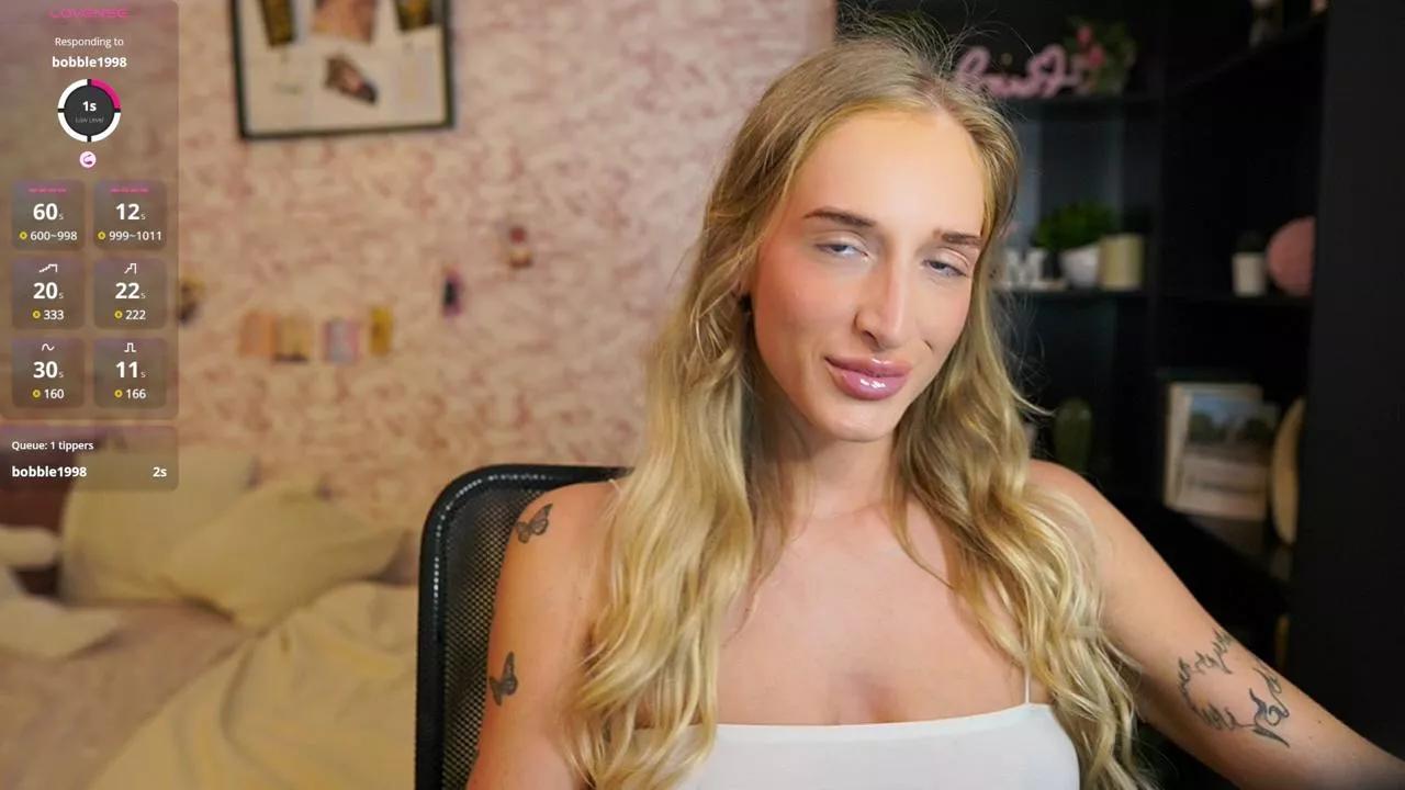 Offline Nicolette__Shea on Cam4