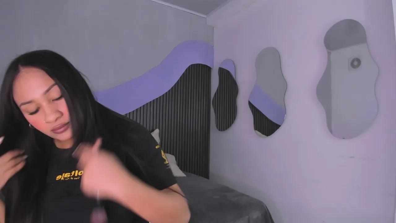 Offline Nicolle_Mariee on Cam4