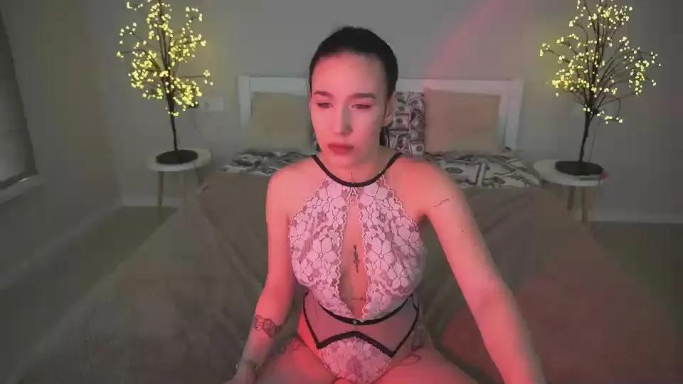 Offline NikkiNikkis on Cam4