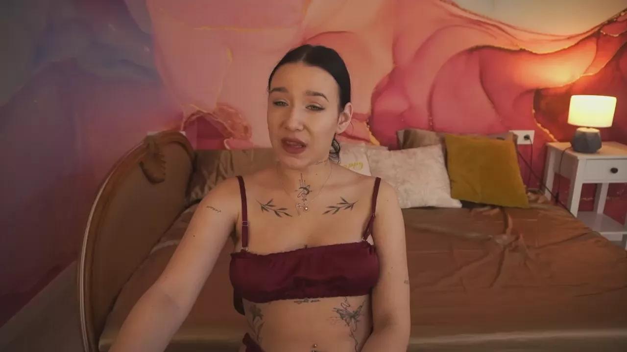 Offline NikkiNikkis on Cam4