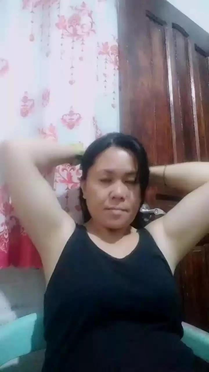 Offline Queenbee82 on Cam4