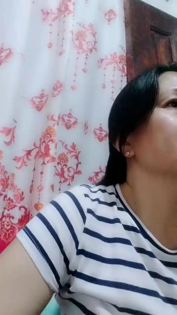 Offline Queenbee82 on Cam4