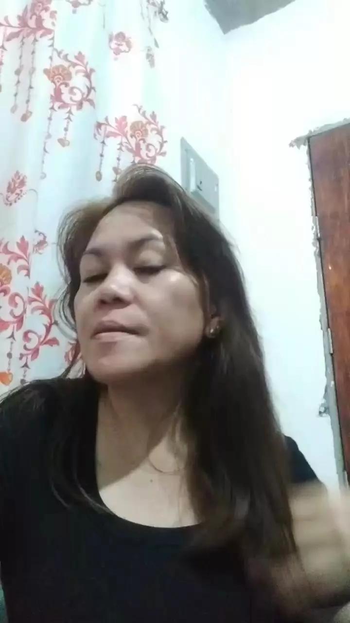 Offline Queenbee82 on Cam4