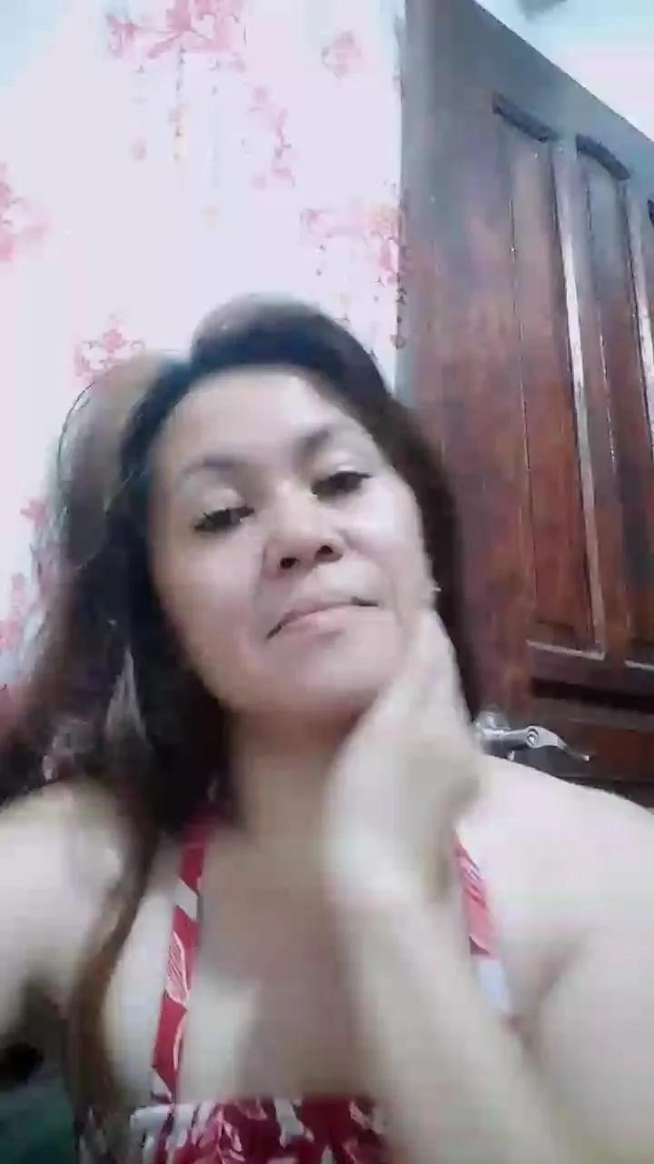 Offline Queenbee82 on Cam4