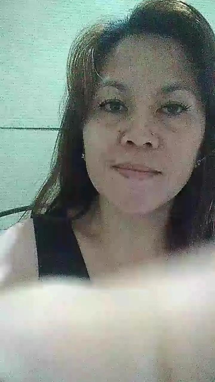 Offline Queenbee82 on Cam4