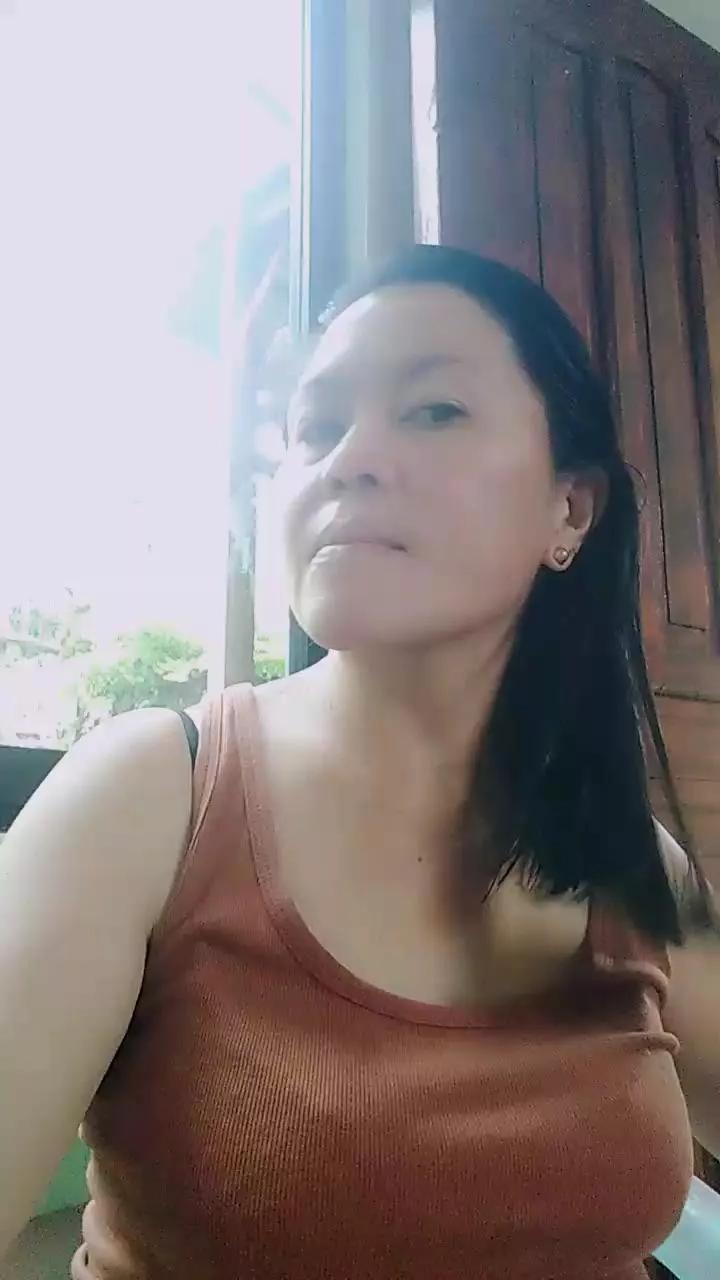 Offline Queenbee82 on Cam4