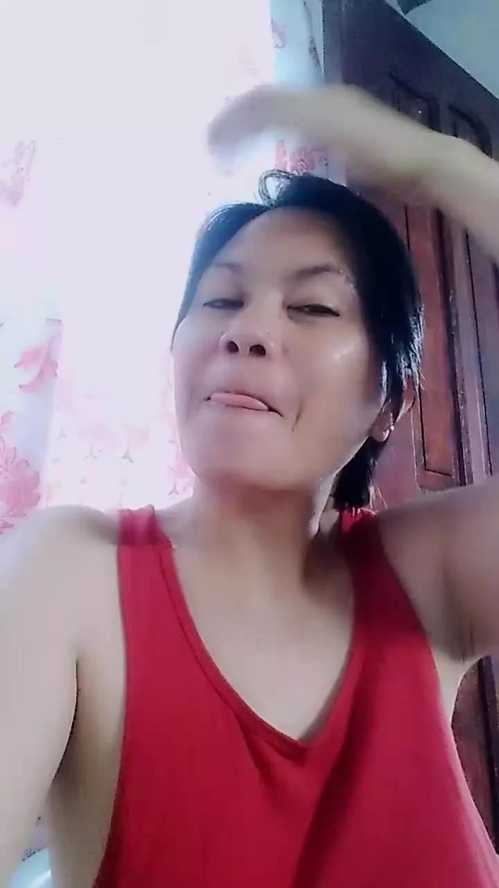 Offline Queenbee82 on Cam4