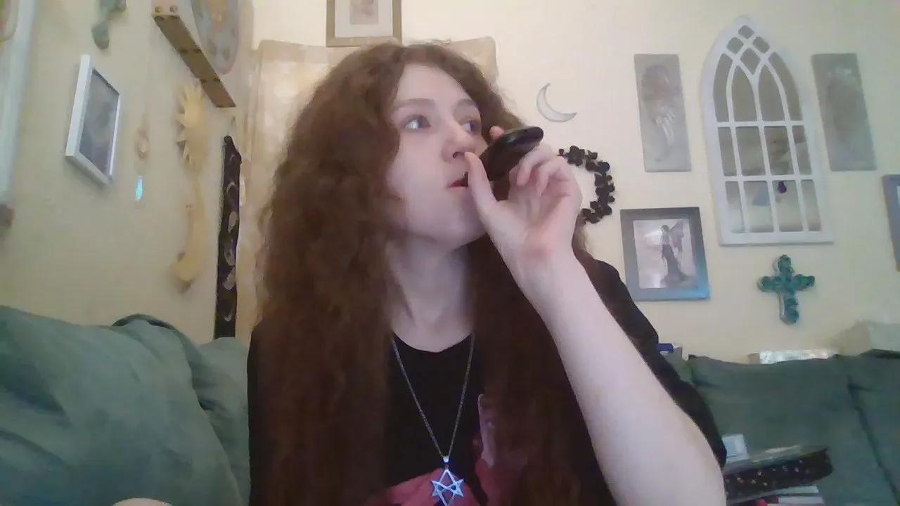 Offline QueenCrimson on Cam4