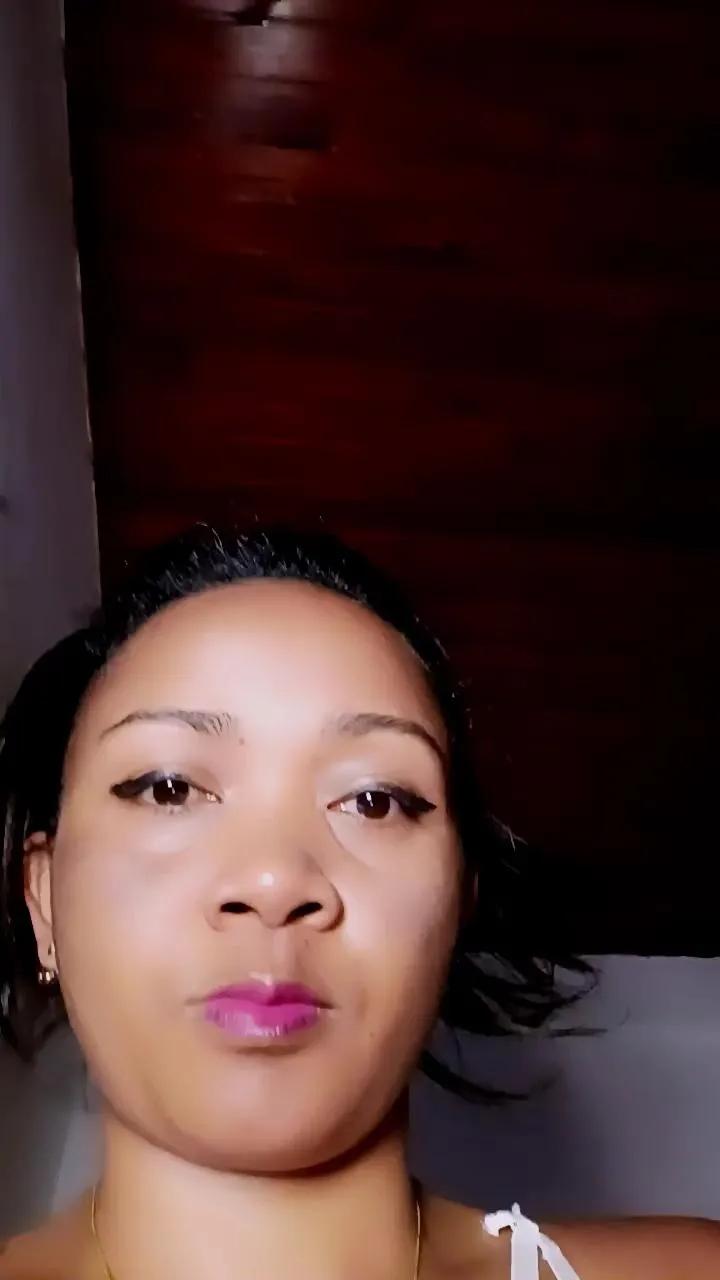 Offline queenny1 on Cam4