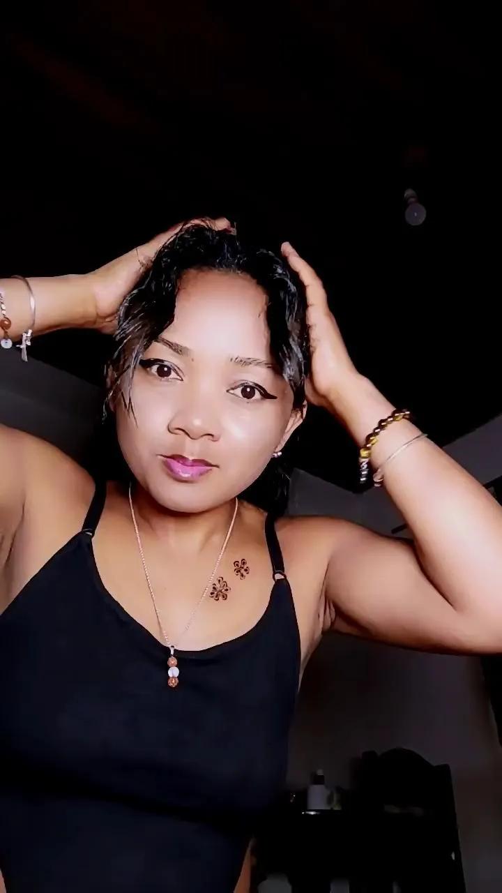 Offline queenny1 on Cam4