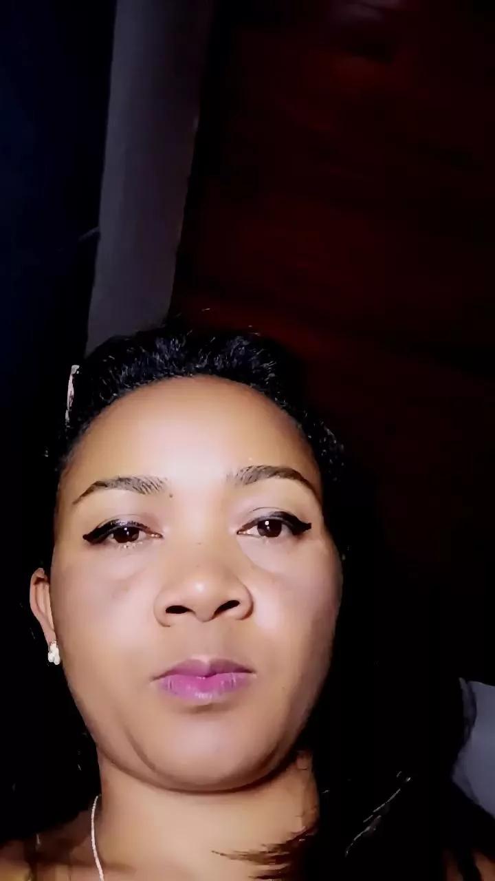 Offline queenny1 on Cam4