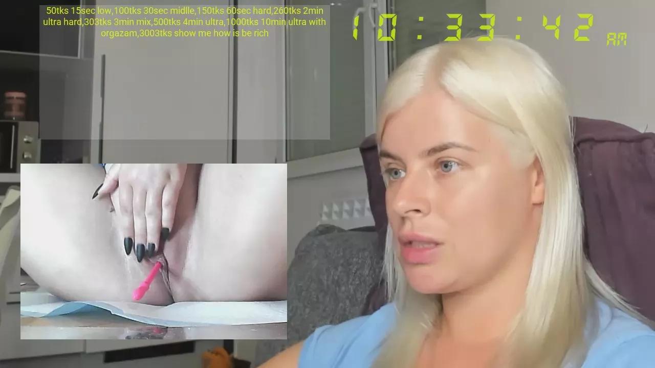 Offline queenofthenight on Cam4