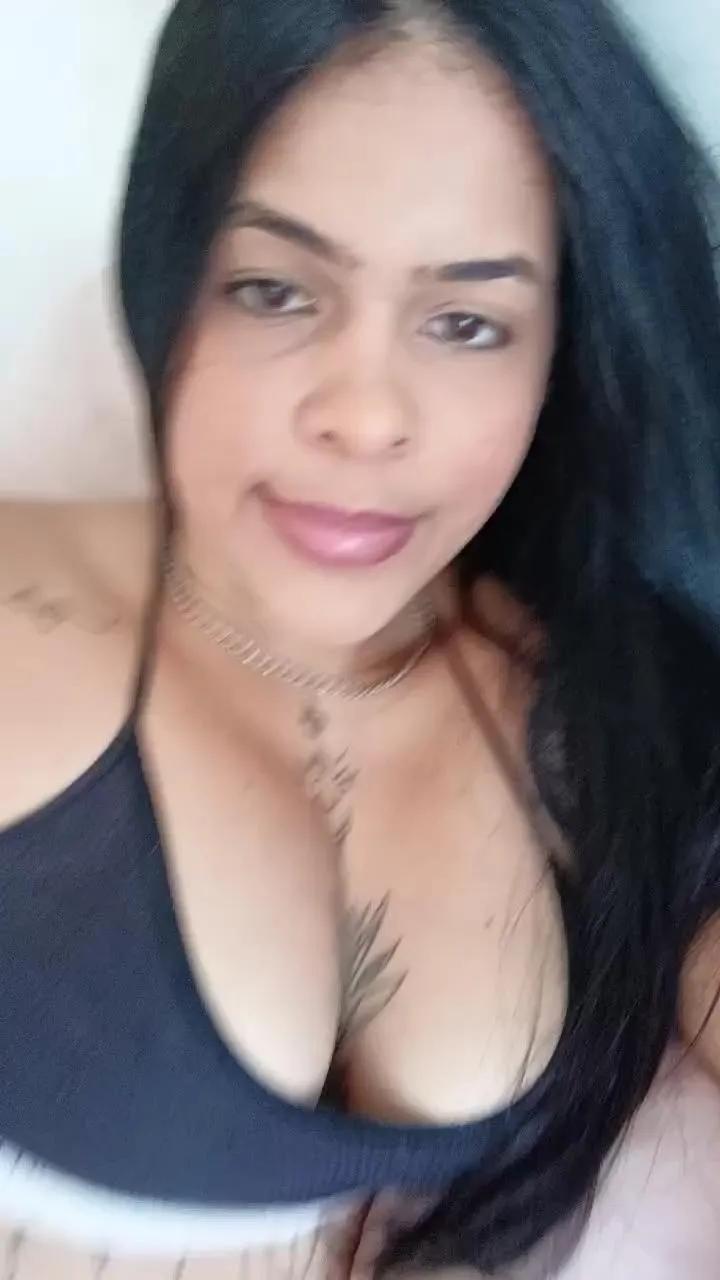 Offline Rayaneolliver on Cam4