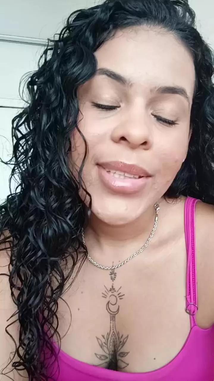 Offline Rayaneolliver on Cam4