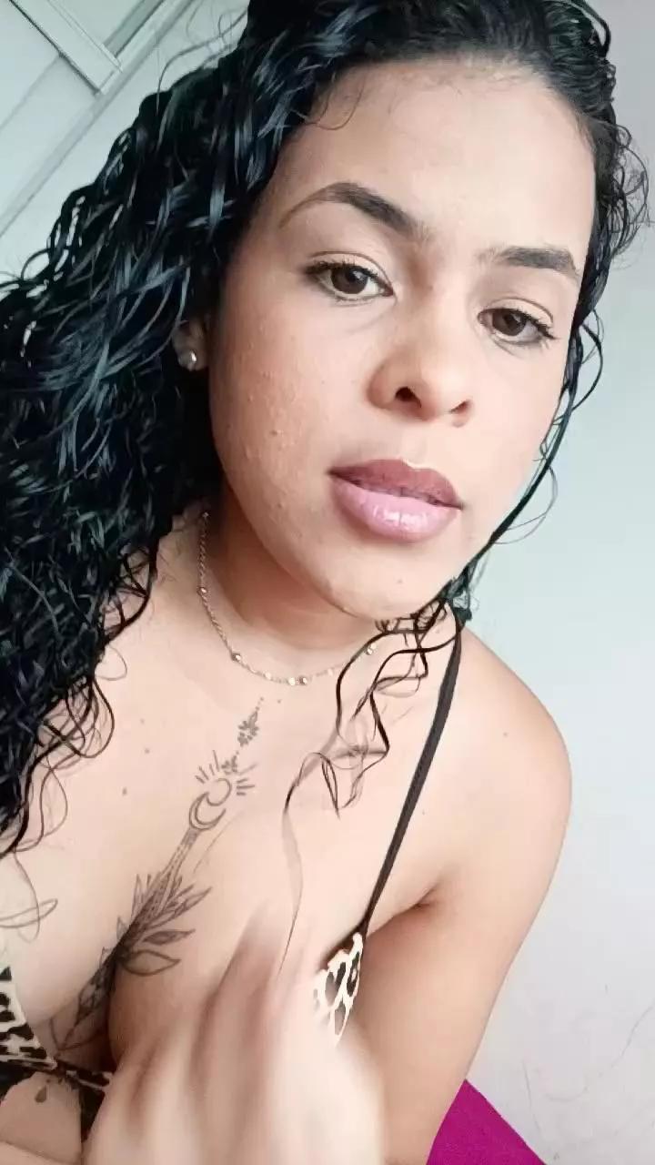 Offline Rayaneolliver on Cam4