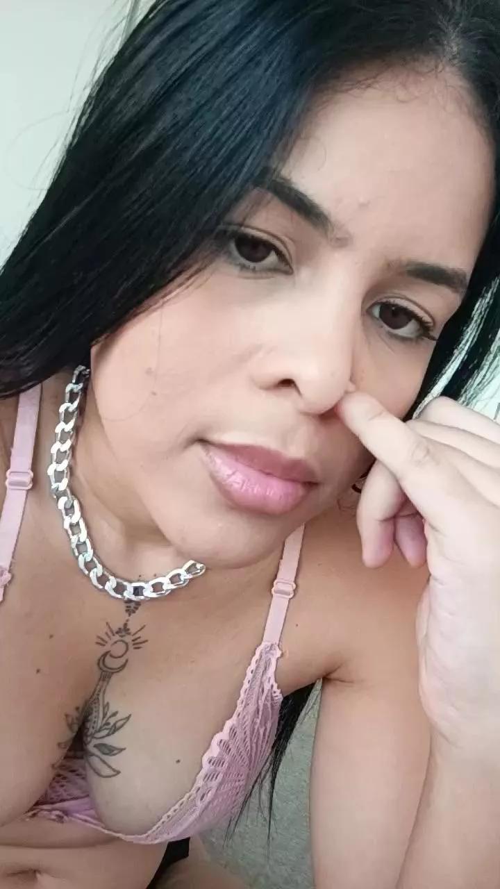 Offline Rayaneolliver on Cam4