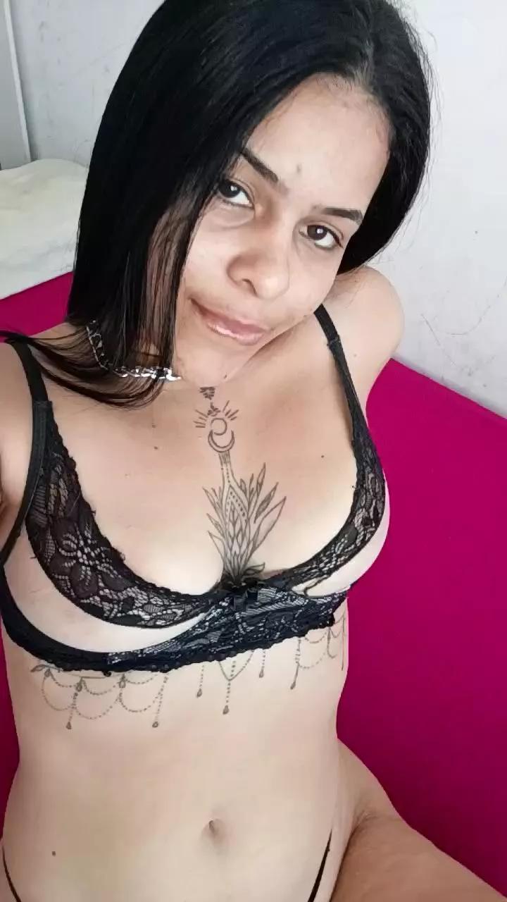 Offline Rayaneolliver on Cam4