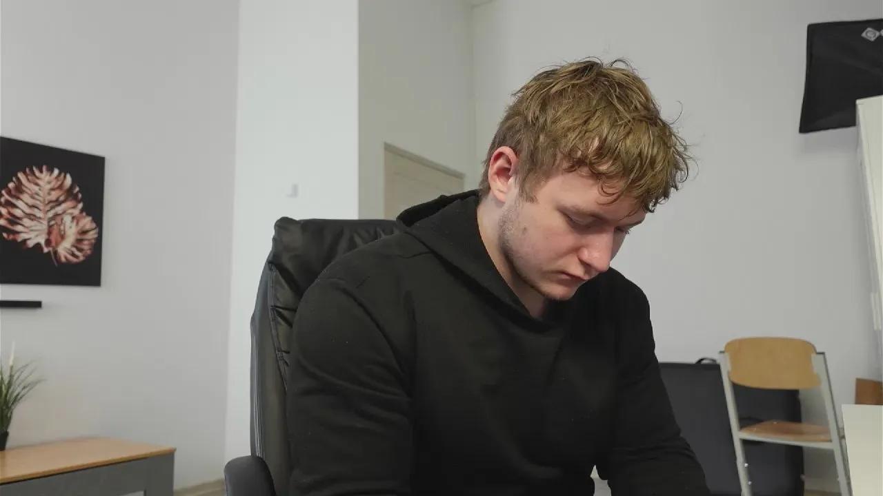 Offline Richard_Dullas on Cam4