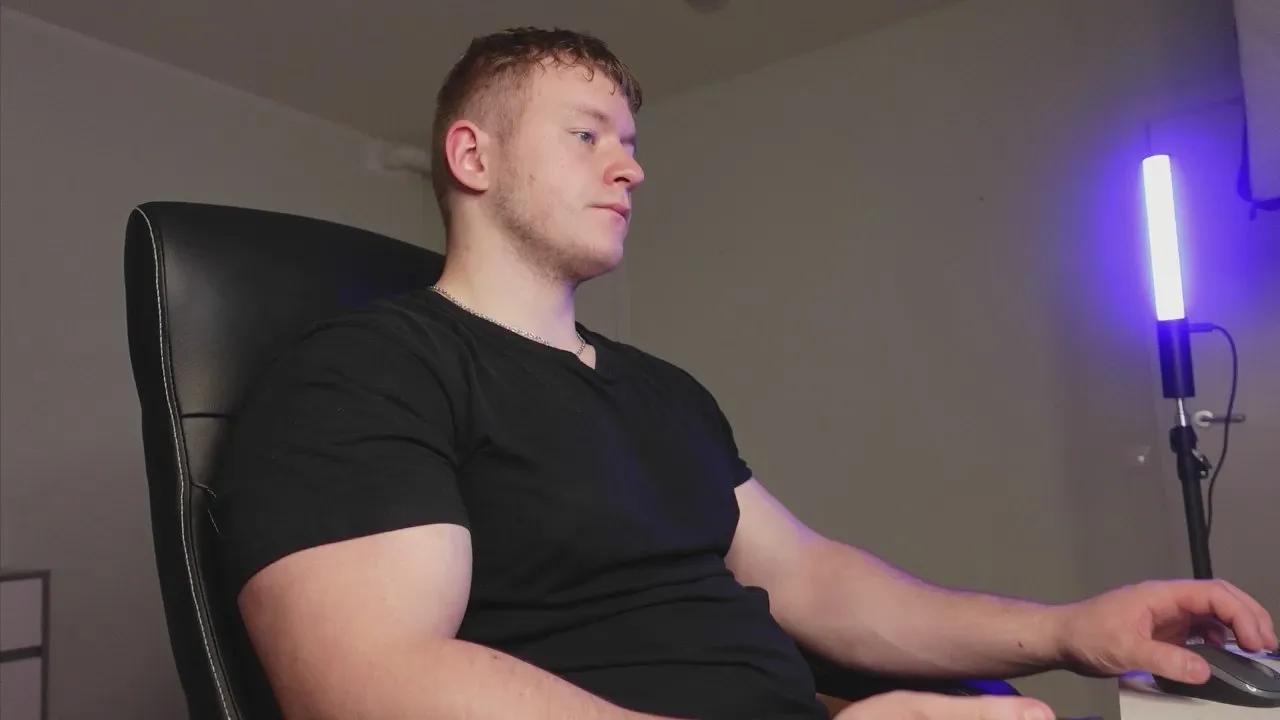 Offline Richard_Dullas on Cam4