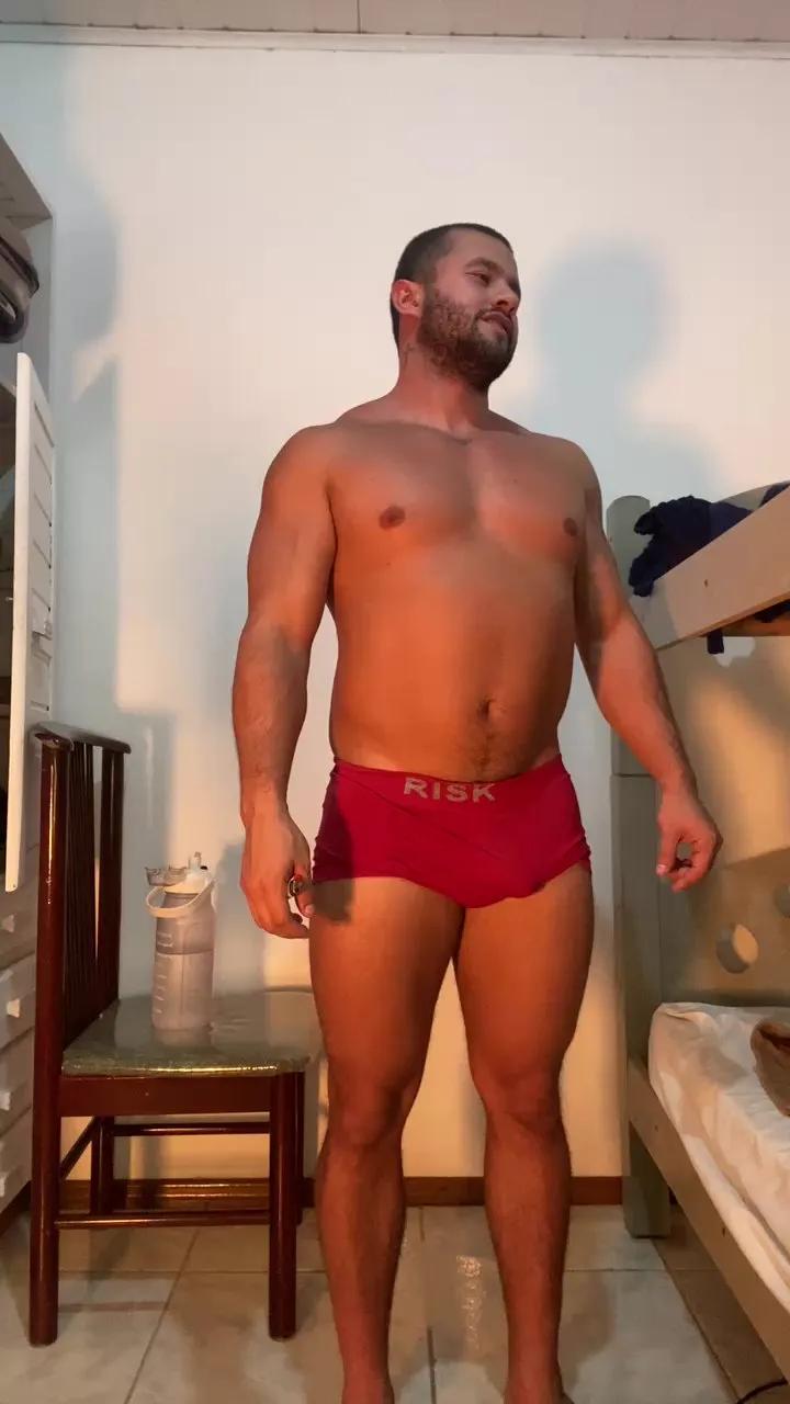 Offline Romaninhoo on Cam4