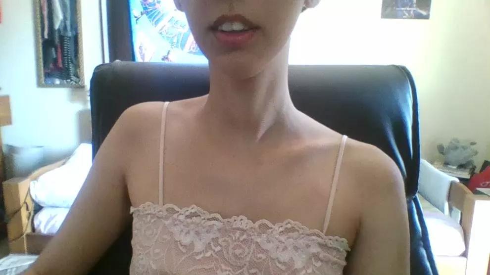 Offline ScarlettSunrise on Cam4