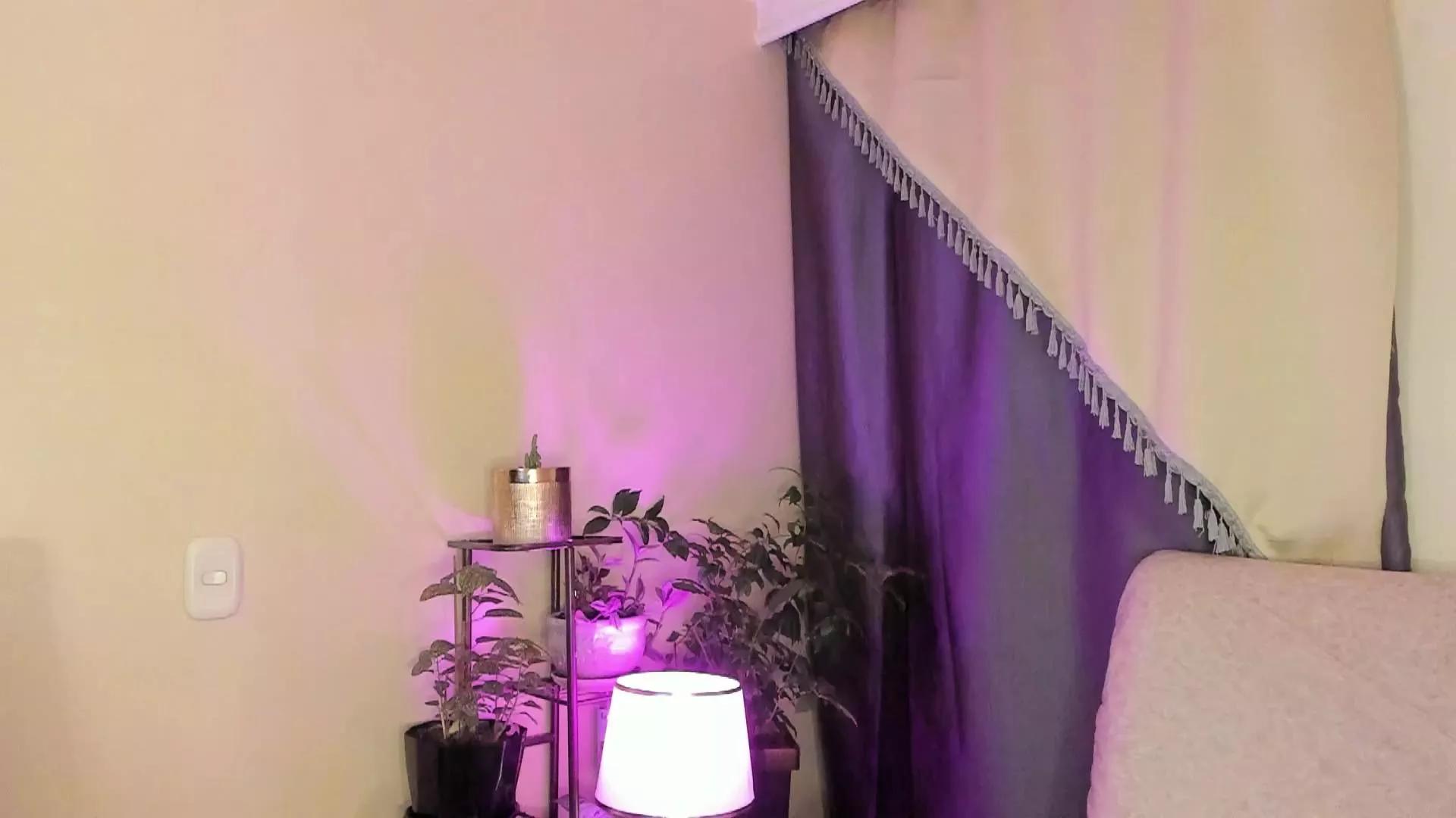 Offline Scarletwd18 on Cam4