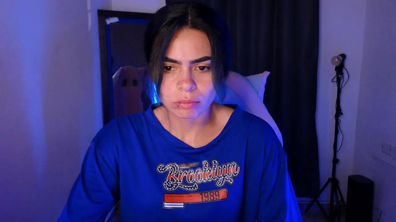 Offline sexxyladyy_ on Cam4