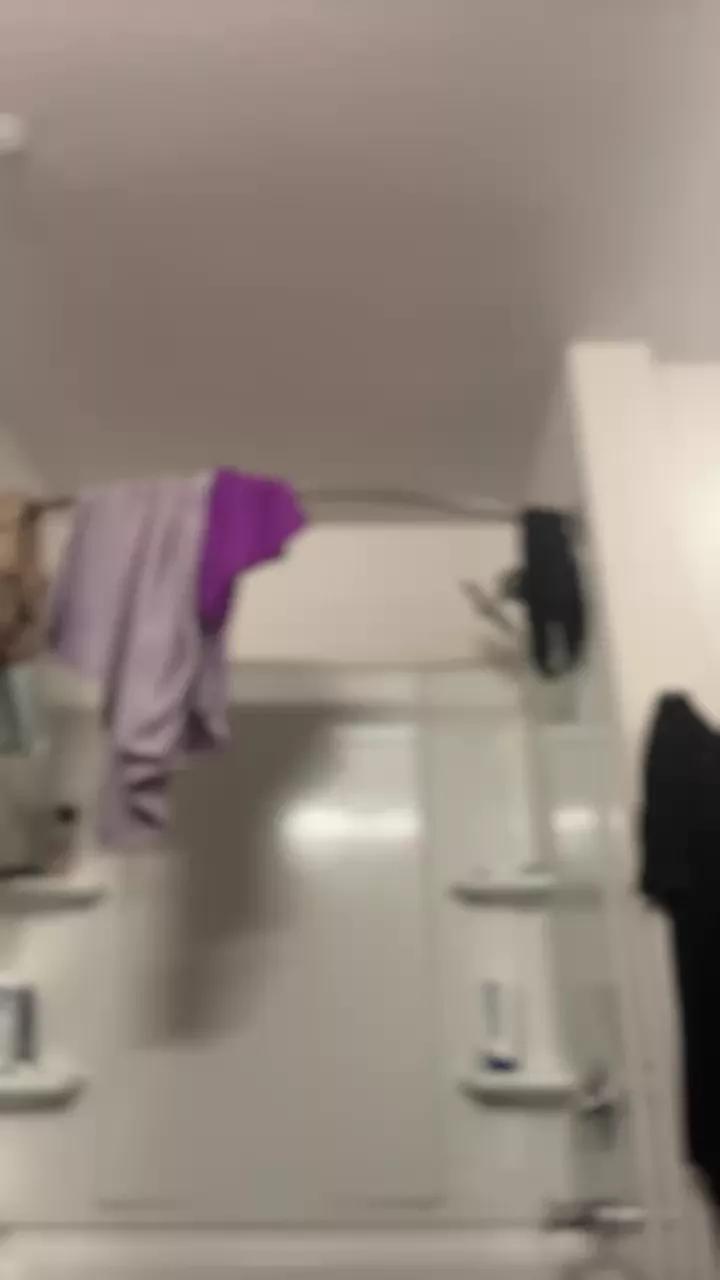 Offline SexyMissBee21 on Cam4