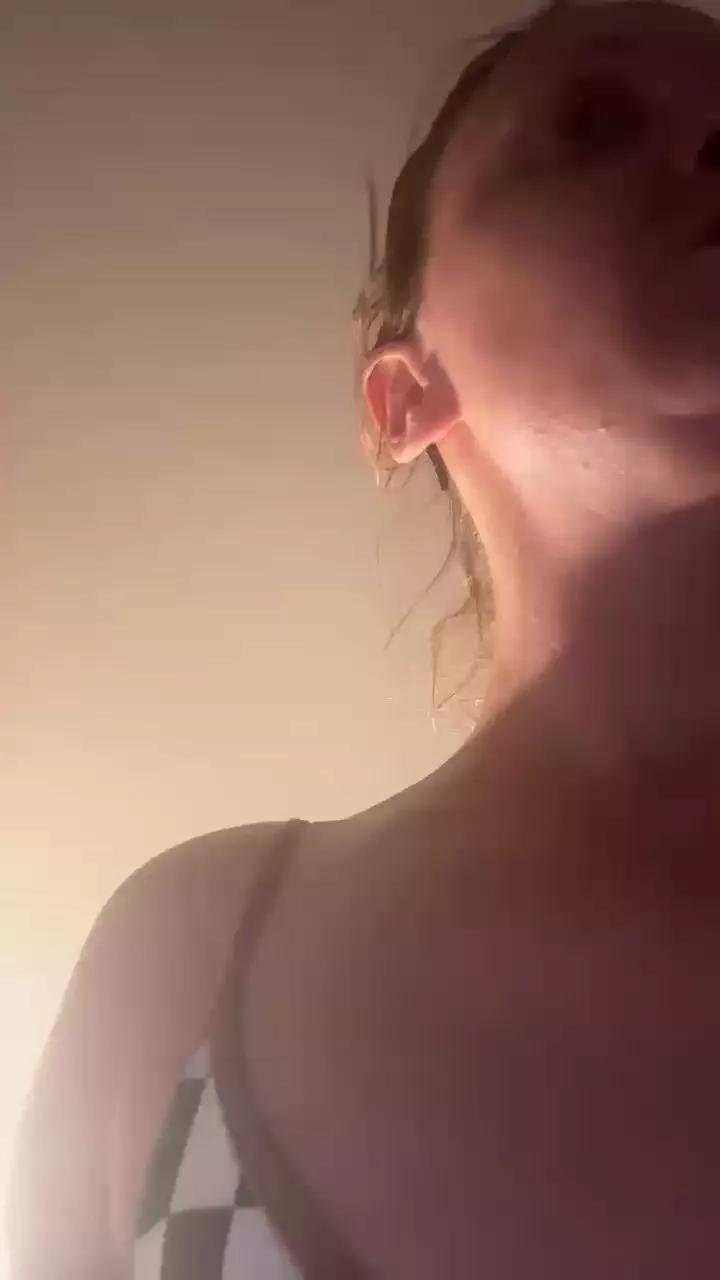 Offline SexyMissBee21 on Cam4