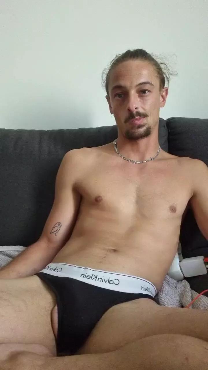 Offline SexySayajin on Cam4
