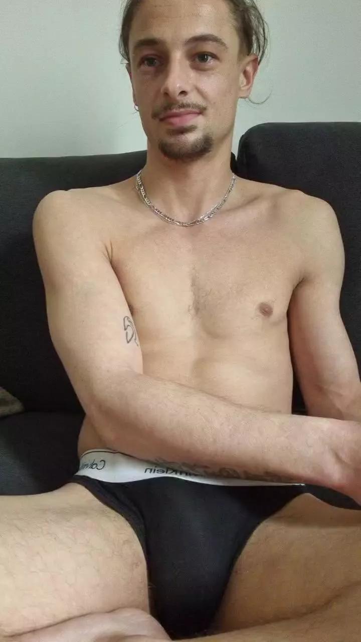 Offline SexySayajin on Cam4