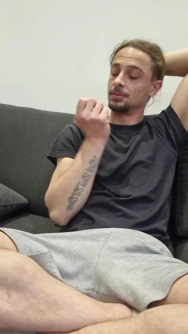 Offline SexySayajin on Cam4
