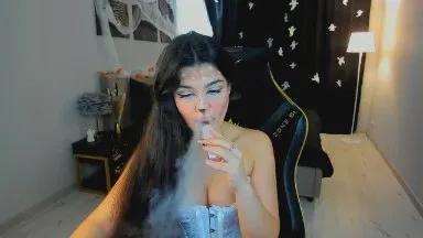 Offline SnowingWinter on Cam4