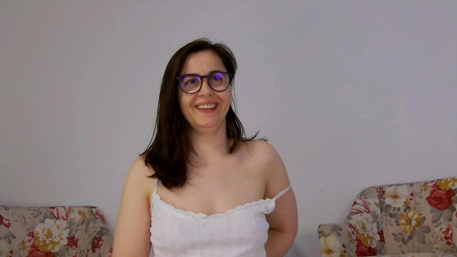 Offline SophieeeRain on Cam4