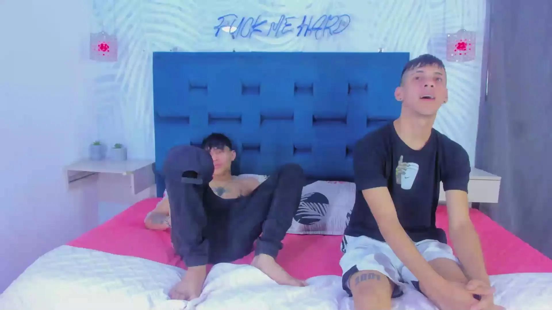 Offline spicy_Pair on Cam4